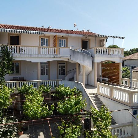 Rasin Apartments Pakoštane Εξωτερικό φωτογραφία