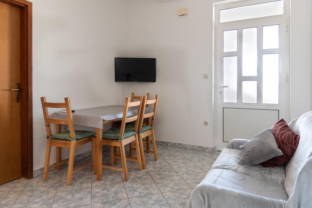 Rasin Apartments Pakoštane Εξωτερικό φωτογραφία